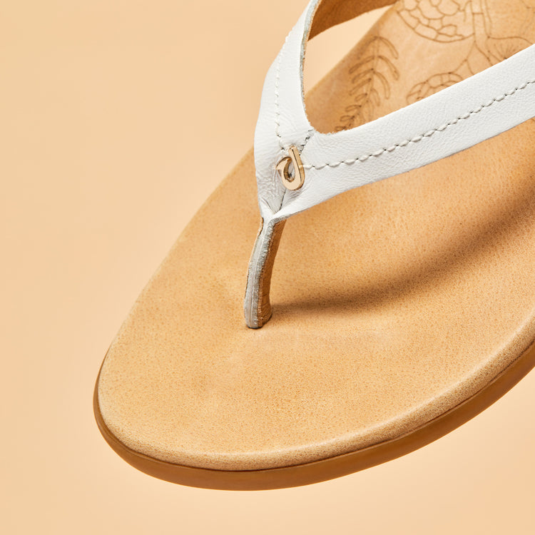 Olukai Honu Women's Beach Sandal - Bright White & Golden Sand