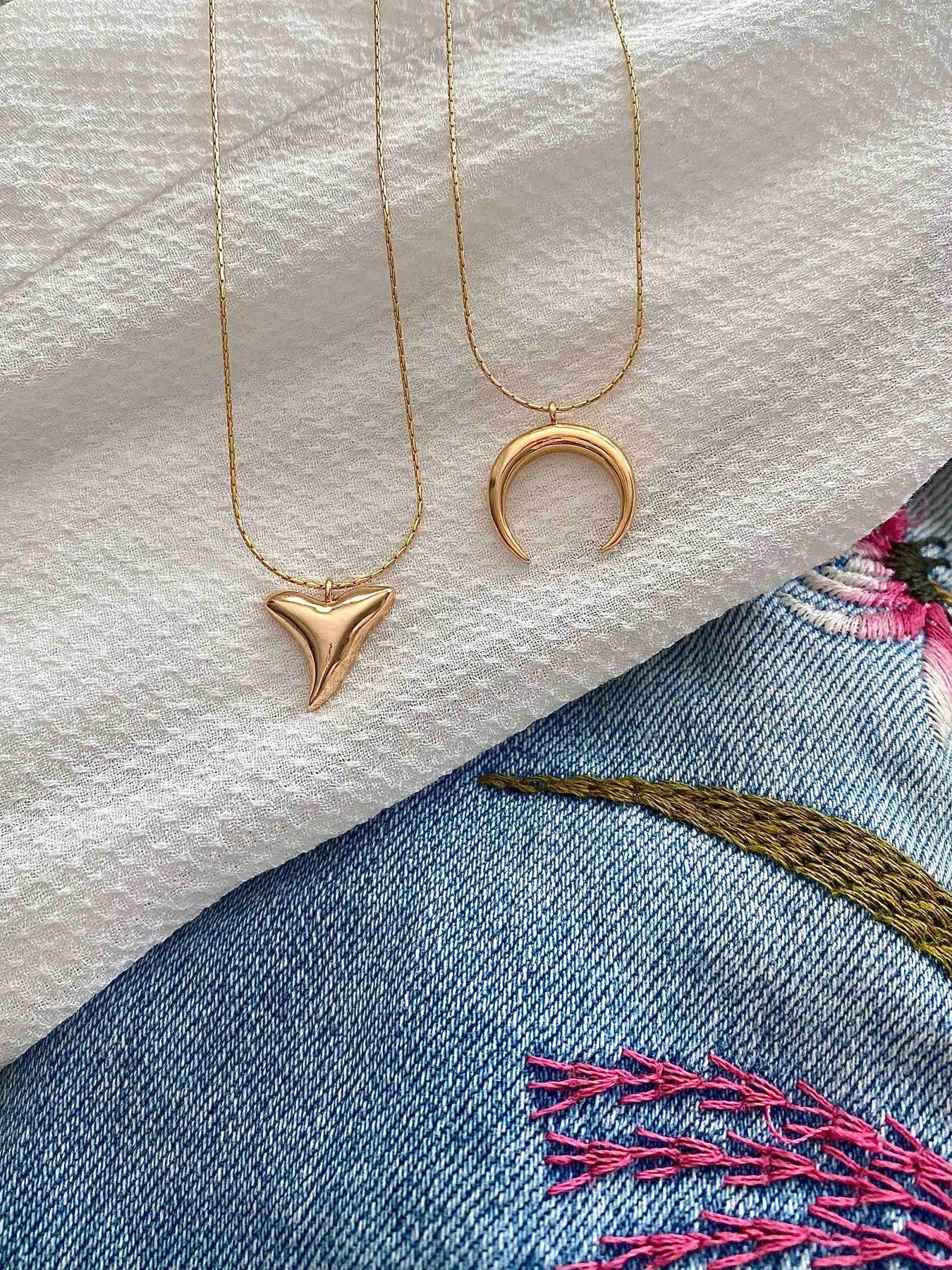 Salty Cali Shark Tooth Necklace - Gold