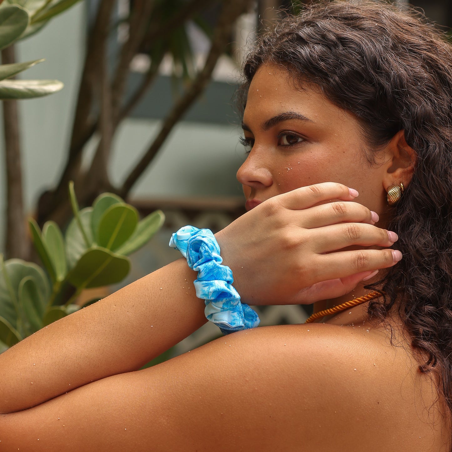 Kulani Kinis Scrunchie - Ocean Paradise (Hibiscus Stereo Collection)