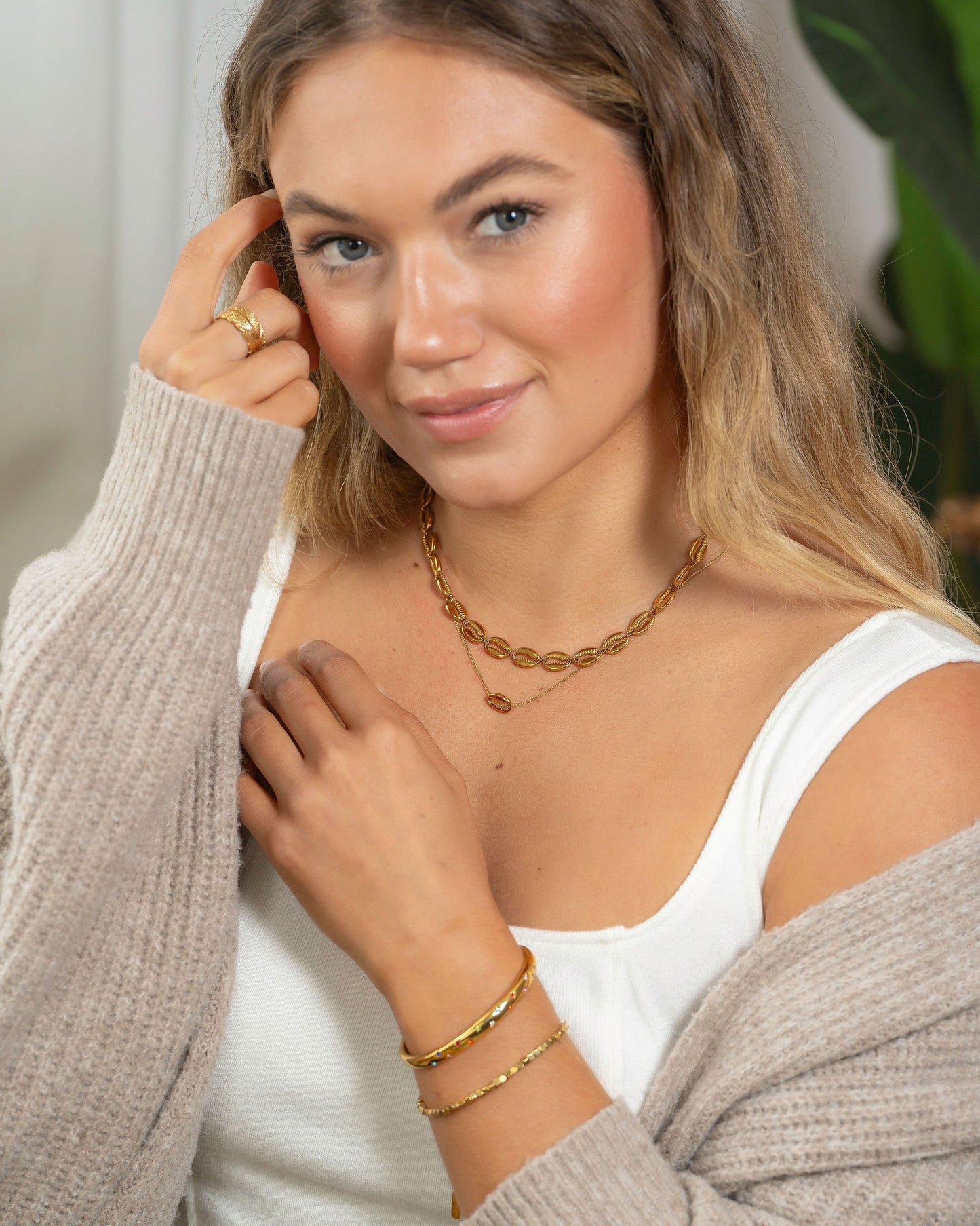 Salty Puka Statement Necklace - Gold